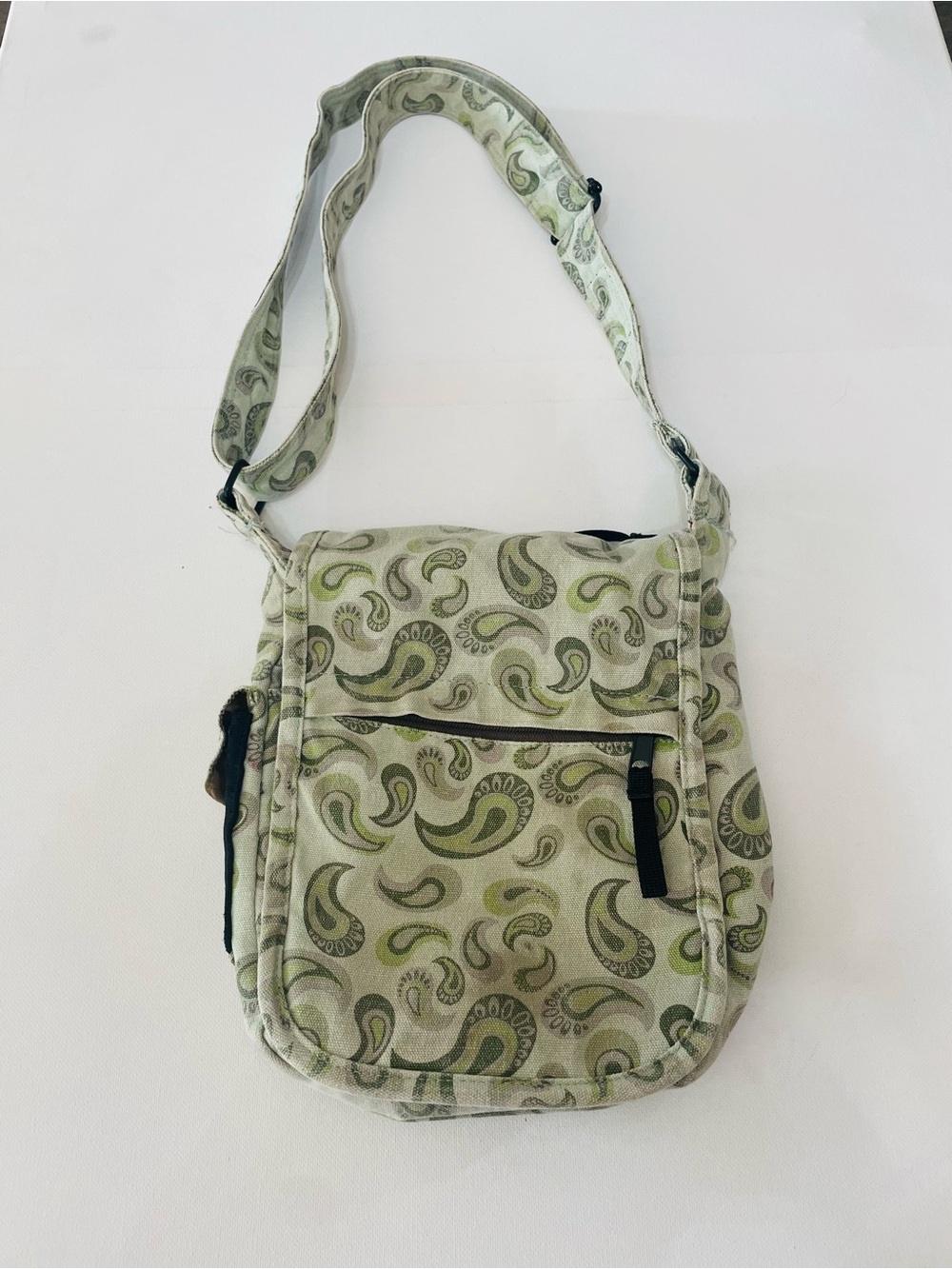 KAVU Crossbody‎ Bag – Green Paisley Canvas Shoulder Bag